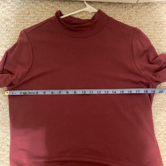 Duluth cranberry tunic with pockets, size Medium mock neck, modal, spandex - Picture 4 of 4